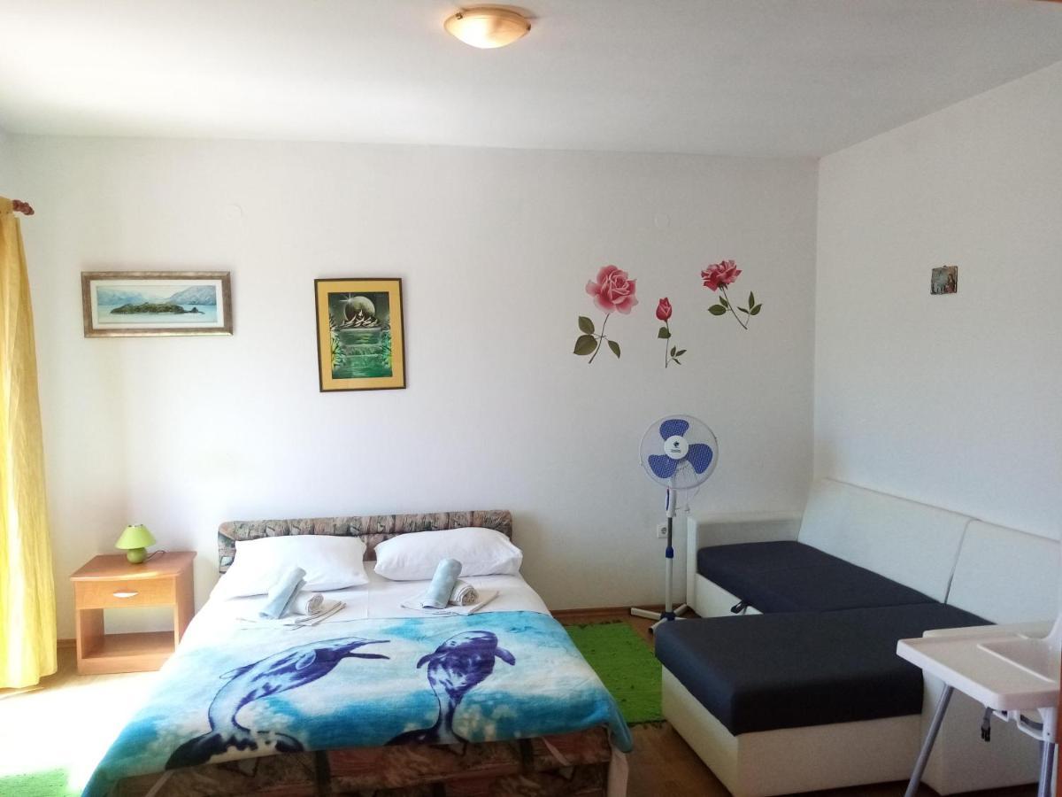 Apartments "Sun-Sea" Лопар Экстерьер фото