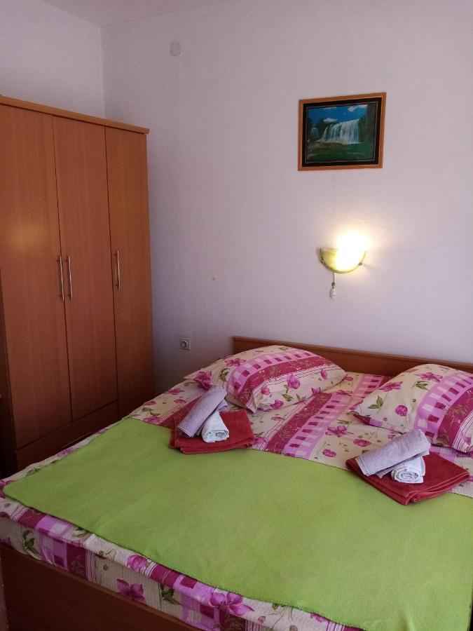 Apartments "Sun-Sea" Лопар Экстерьер фото