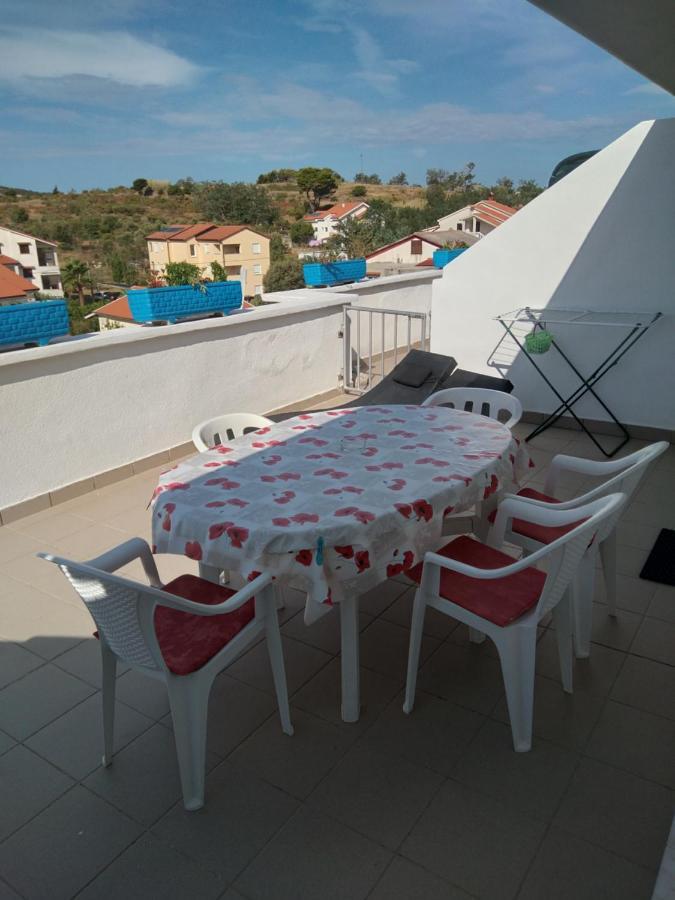 Apartments "Sun-Sea" Лопар Экстерьер фото