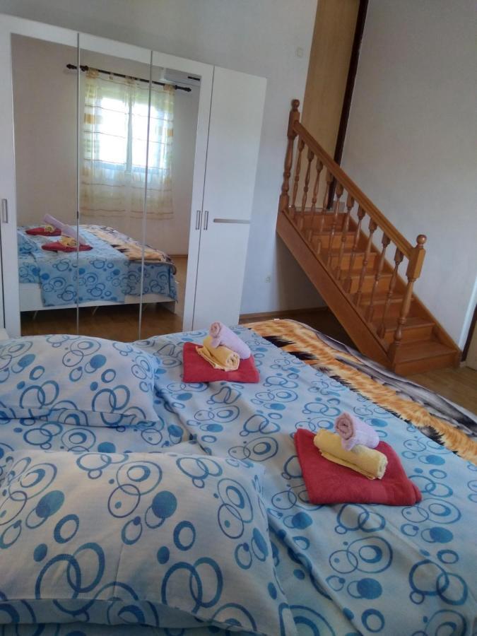 Apartments "Sun-Sea" Лопар Экстерьер фото